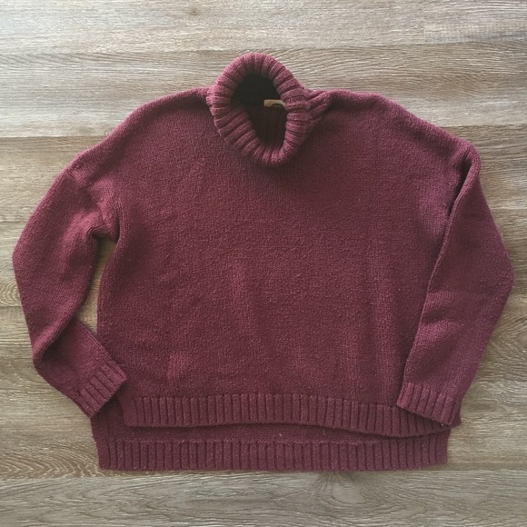 Old Navy Turtle Neck Sweater Women’s Size Medium Maroon Oversized High Low - Picture 1 of 6